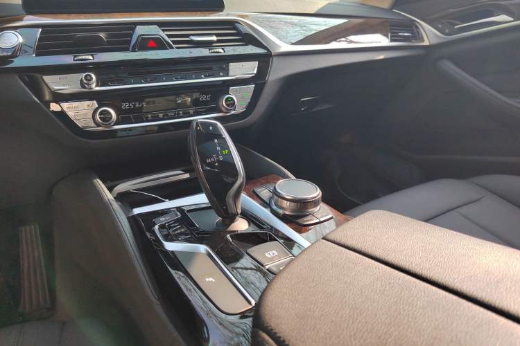 Used BMW 5 Series 2018 525Li Luxury Package