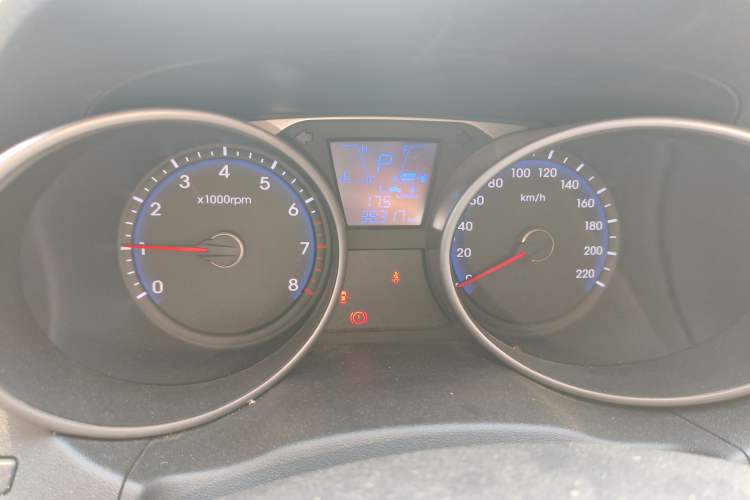 Used Hyundai ix35 2015 2.0L Automatic 2WD Smart Version China V Standard
