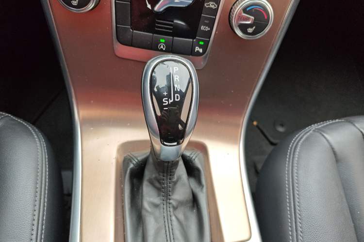 Used Volvo XC60 2015 T5 Smart Upgrade Model Gear Lever