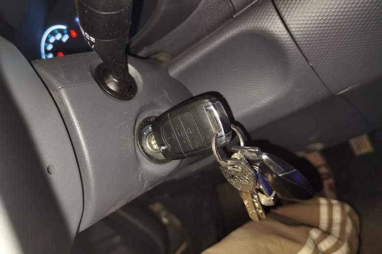 Used Wuling Hongguang New Energy 2025 Extended-Range Hybrid 50KM Comfort Version Vehicle Key