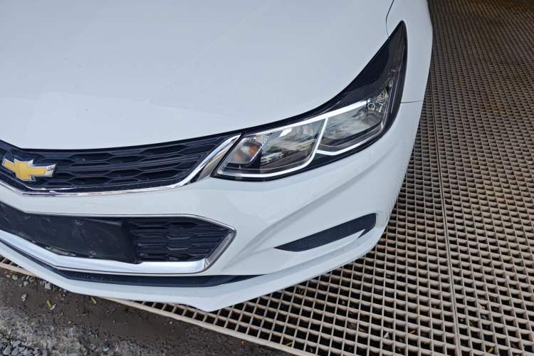Used Chevrolet Cruze 2018 320 Automatic Pioneer Sunroof Edition
