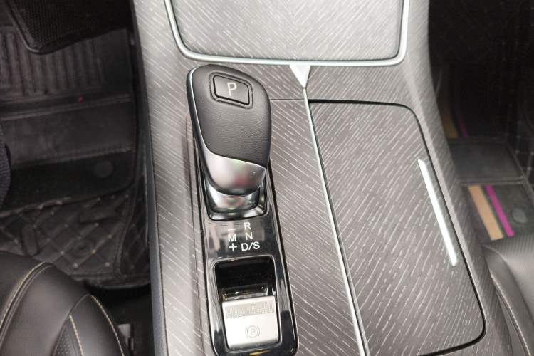 Used Venucia V 2023 260T Idol Edition Pro Gear Lever