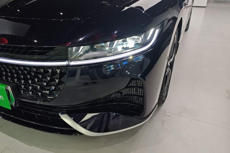 Used VOYAH PASSION 2024 PHEV Four-Wheel Drive Ultra-Long Range Flagship Model Left Front Headlight