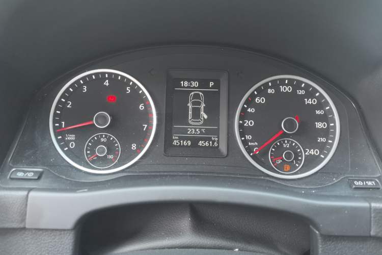 Used Volkswagen Tiguan 2016 280TSI Automatic Two-Wheel Drive Silk Road Comfort Edition Instrument Cluster