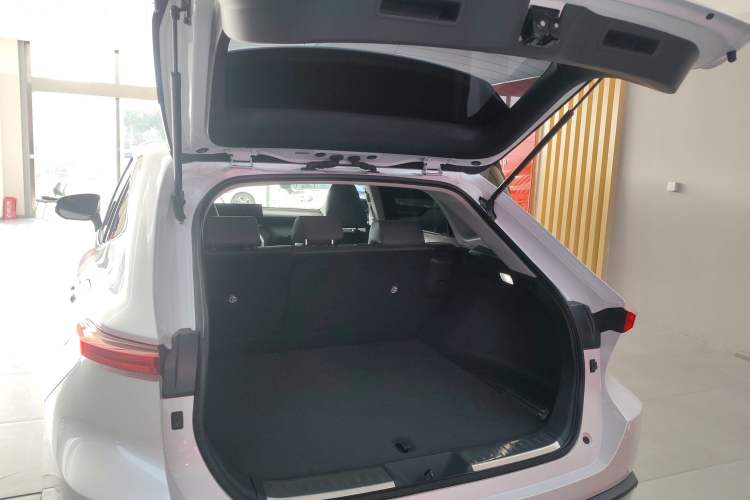 Used Toyota Harrier 2023 2.0L CVT Two-Wheel Drive Deluxe Edition
