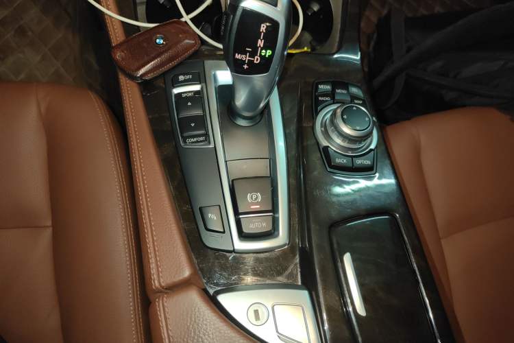 Used BMW 5 Series 2017 525Li Leading Model
