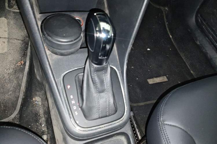 Used Volkswagen Polo 2014 1.6L Automatic Comfort Edition Gear Lever