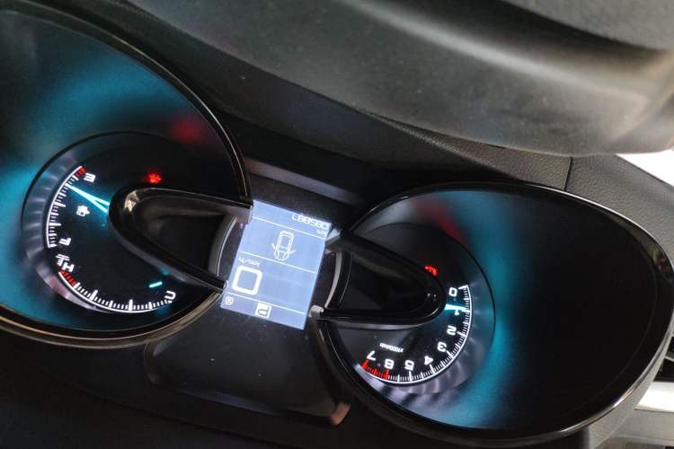 Used Dongfeng Aeolus AX7 2016 2.0L Automatic Zhiyi Trim
