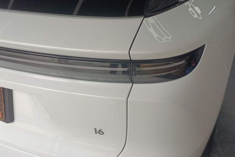 Used Li Auto i6 2025 Model Two-Wheel-Drive Standard Type
