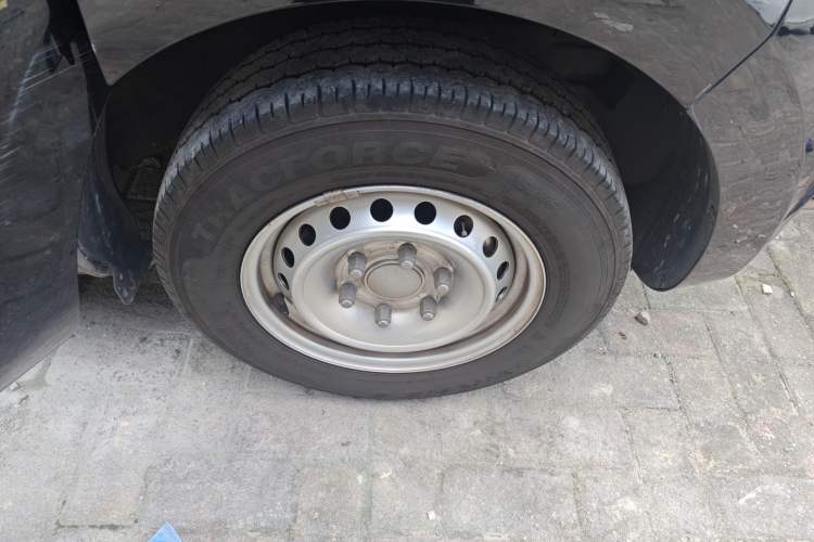 Used SAIC MAXUS Dana V1 2024 V1 Short Wheelbase Low-Roof Multi-Function Version (51 kWh)
