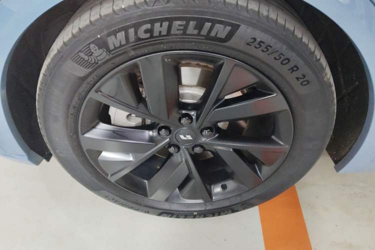 Used Li Auto L8 2023 Pro Model
