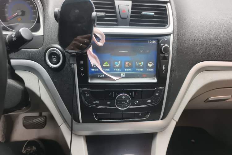 Used Geely Auto Emgrand 2014 Sedan 1.3T CVT Prestige Model Audio And AC Panel