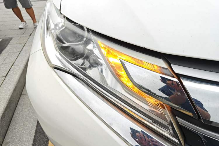 Used Mitsubishi Pajero Sport  Right Front Headlight