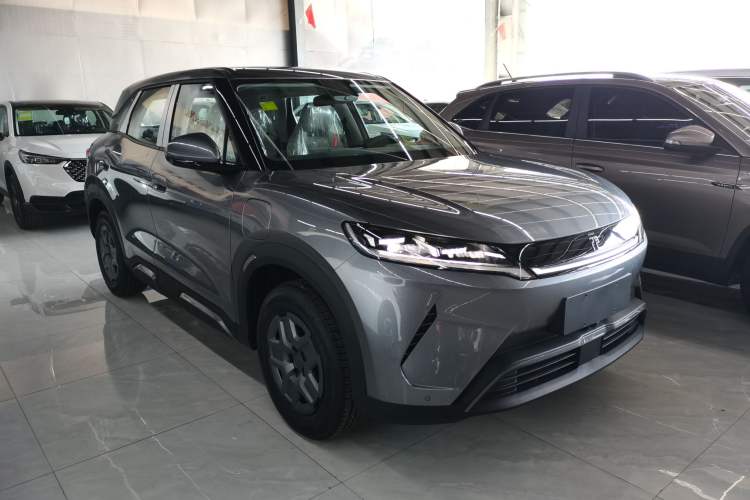 Used BYD Yuan UP 2025 Model 301KM Leading Version Front Right 45 Deg