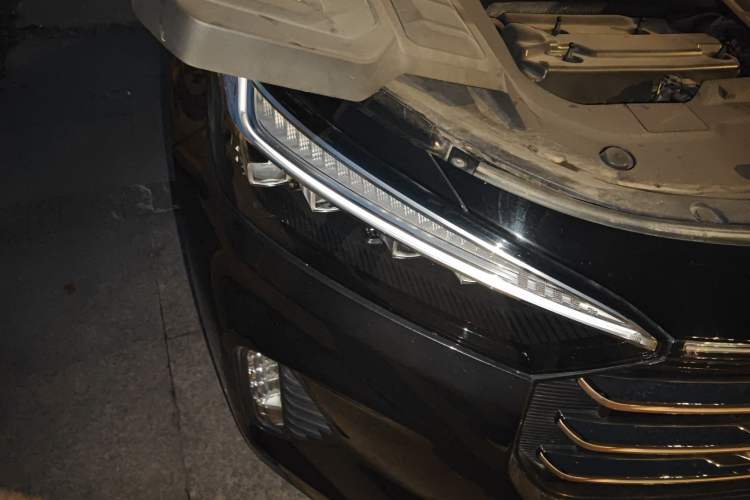 Used EXEED Lanyue 2021 400T Four-Wheel Drive Starlight Pro Edition 7 Seats Right Front Headlight