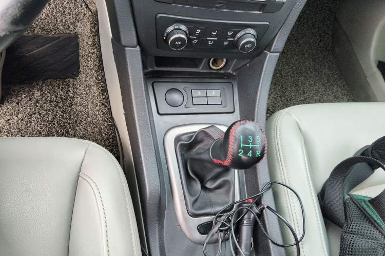 Used BAIC Senova D50 2014 1.5L manual comfort version Gear Lever