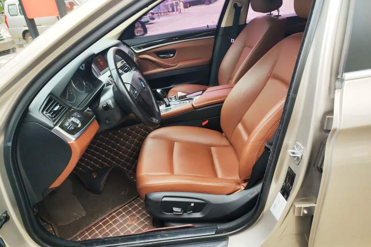 Used BMW 5 Series 2014 525Li Leading Model
