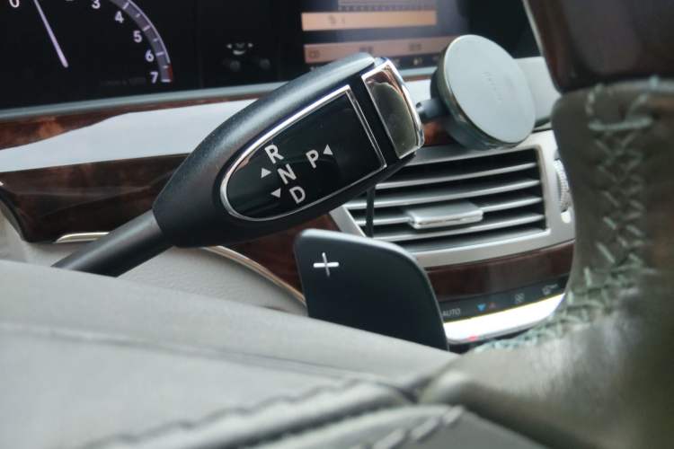 Used Mercedes-Benz S-Class 2010 S 300 L Luxury Model
