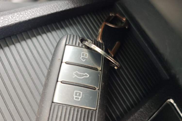 Used Roewe RX5 2019 20T Two-Wheel Drive Automatic 4G Connected Platinum Edition
