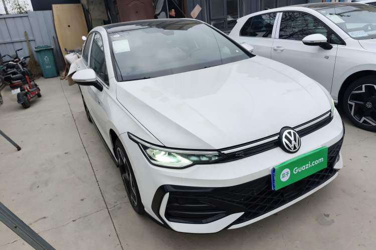 Used Volkswagen Golf 2025 300TSI R-Line
