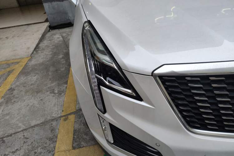 Used Cadillac XT5 2023 2.0T Two-Wheel-Drive Fashion Edition Right Front Headlight