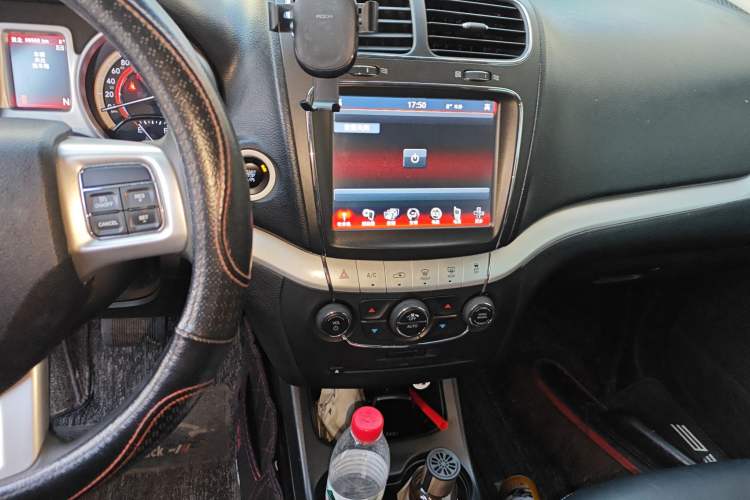 Used Dodge Journey 2013 2.4L Two-Wheel Drive Luxury Version