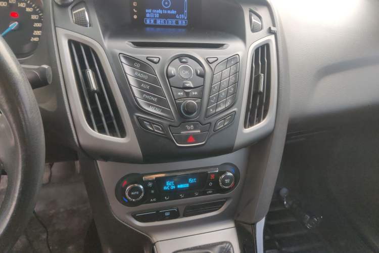 Used Ford Focus 2012 Sedan 1.6L Manual Fashion Edition Audio And AC Panel