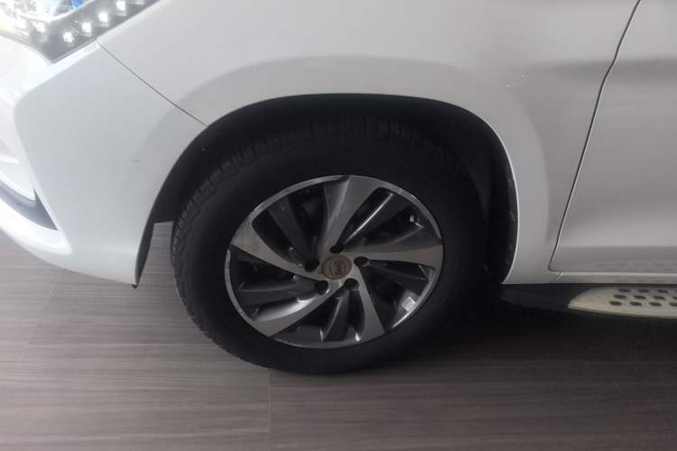 Used BYD Song 2016 1.5TI Manual Luxury Model Left Front Wheel Hub