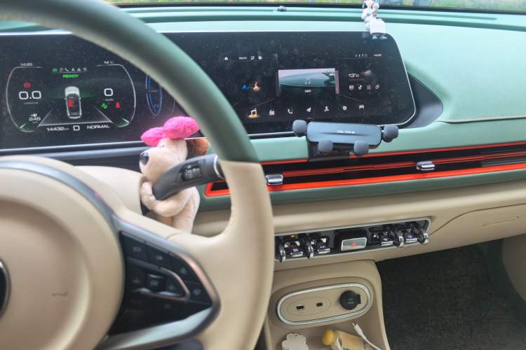 Used ORA Good Cat 2023 401 km Standard Range Luxury Version Lithium Iron Phosphate