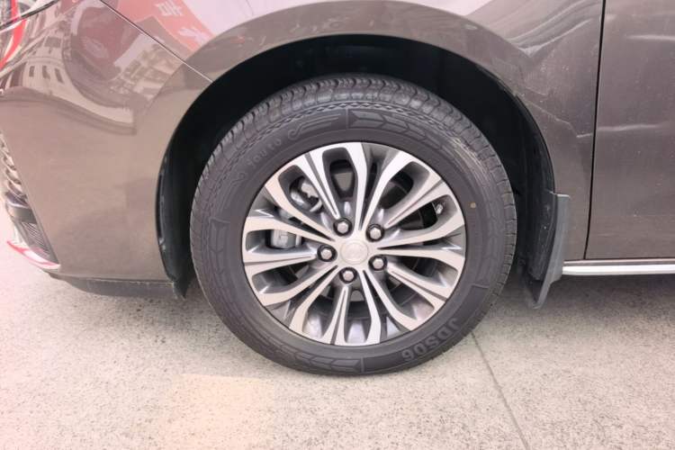 Used Buick GL8 2023 Facelifted Land Cruiser Executive Luxury Version