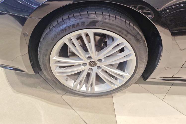 Used Audi A7L 2024 45 TFSI quattro Luxury Edition Left Front Wheel Hub