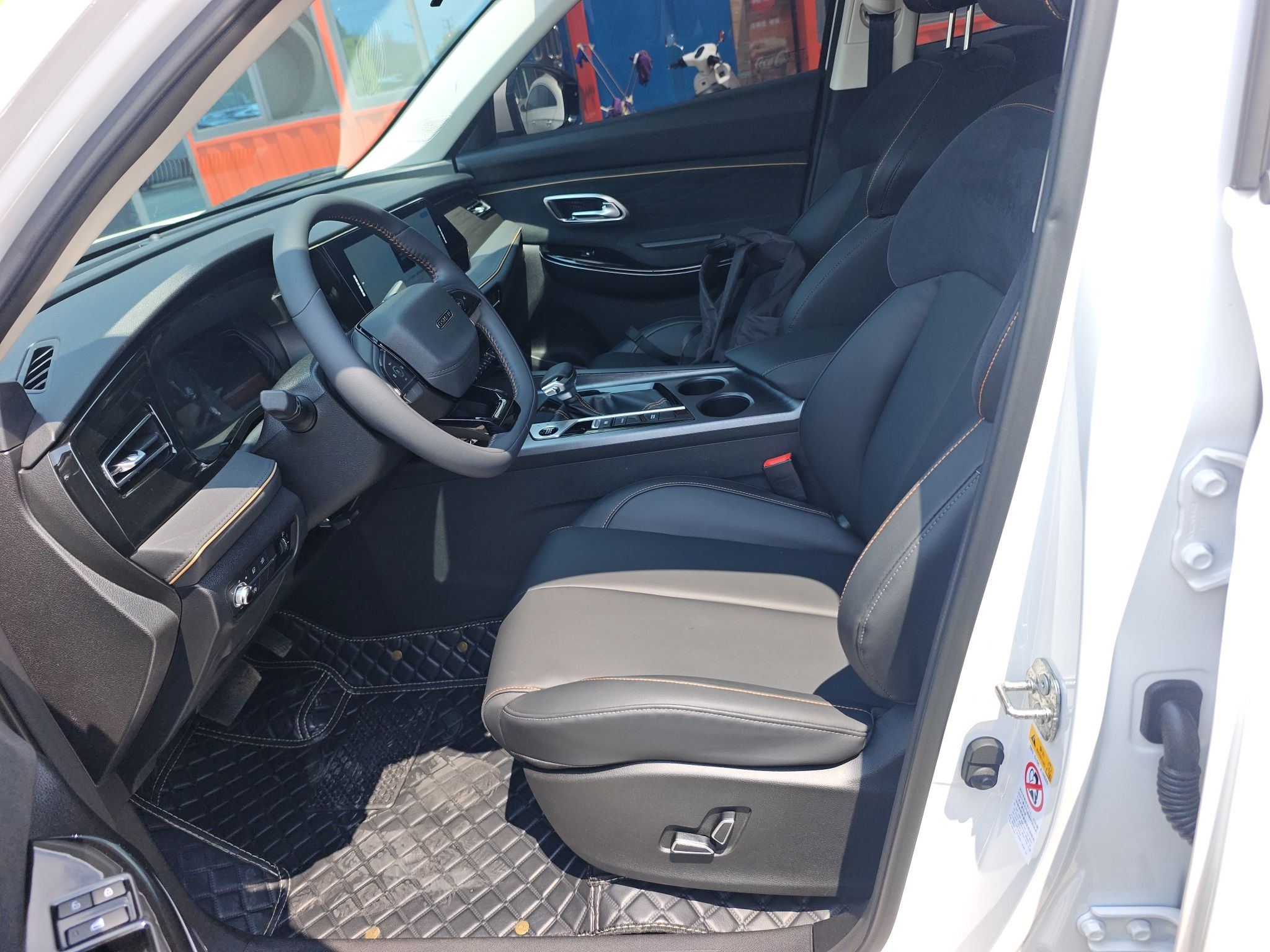 المقاعد الأمامية داخل السيارة