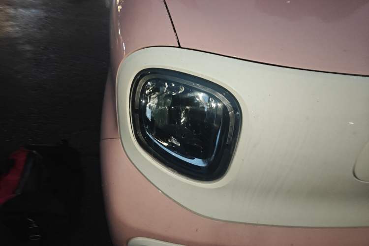 Used Bestune Pony 2025 222km Range Agile Horse Right Front Headlight