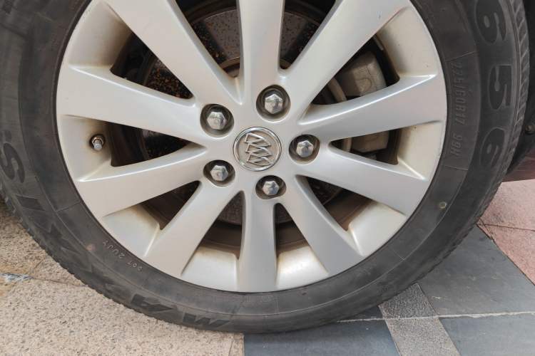 Used Buick GL8 2013 2.4L Classic Edition Right Front Wheel Hub