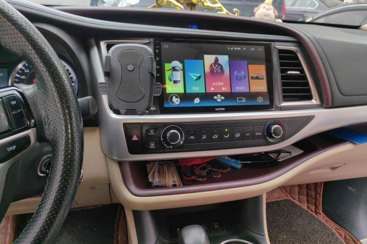 Used Toyota Highlander 2015 2.0T Four-Wheel Drive Elite Edition 7-Seater Audio And AC Panel