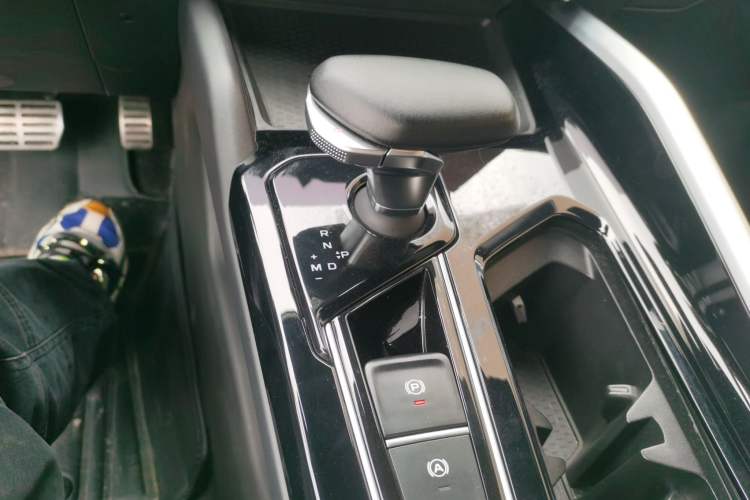 Used Geely Auto Preface 2025 Dongfang Yao 2.0TD Moonlight Edition Gear Lever