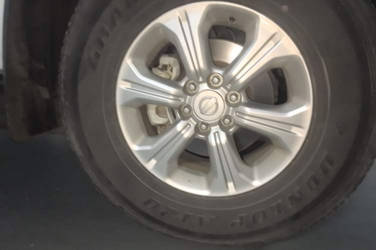 Used Nissan Navara 2017 2.5L Automatic 2WD Luxury Edition QR25