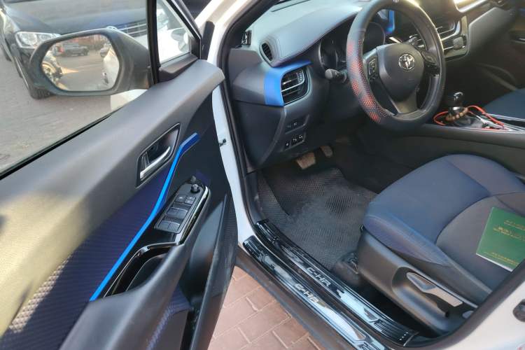 Used Toyota C-HR 2018 2.0L Leading with Sunroof China V Standard