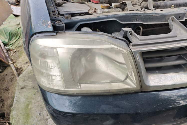 Used Nissan D22 2011 2.4L Gasoline Two-Wheel Drive Standard Version Right Front Headlight