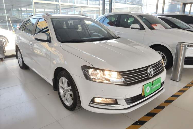 Used Volkswagen Gran Lavida 2015 1.6L Automatic Comfort Edition Front Right 45 Deg