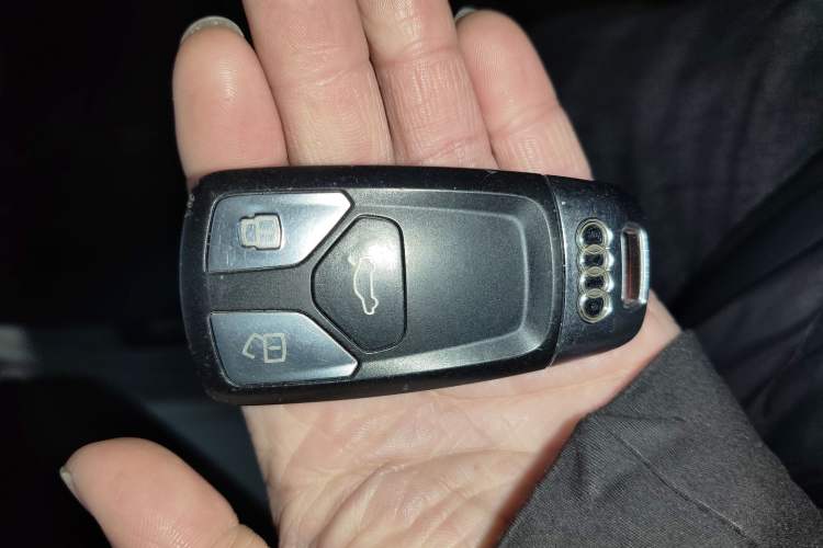 Used Audi A4L 2017 40 TFSI Ambition Edition
