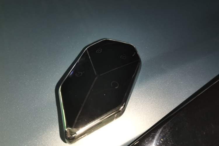 Used Formula Leopard Titanium 3 2025 501 km All-Wheel Drive Intelligent Driving Max Edition Vehicle Key