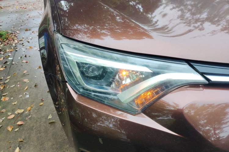 Used Toyota RAV4 2016 2.0L CVT Two-Wheel Drive Smart Edition China V Standard Right Front Headlight