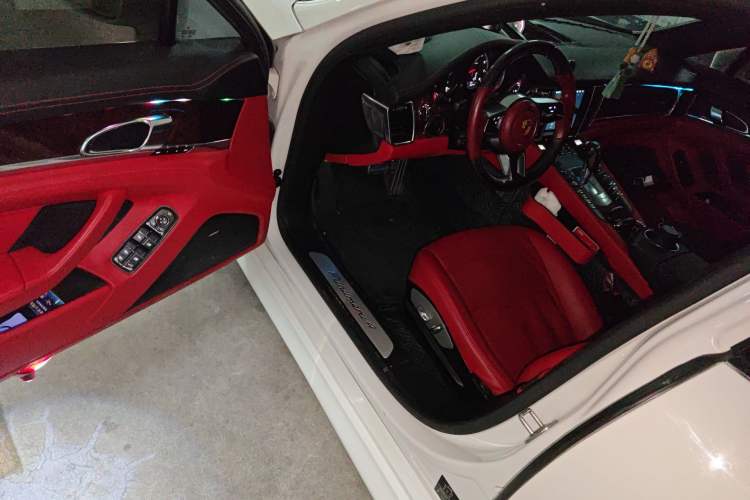 Used Porsche Panamera 