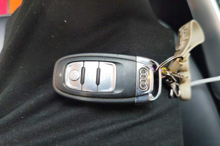 Used Audi A4L 2013 35 TFSI Automatic Standard Model Vehicle Key