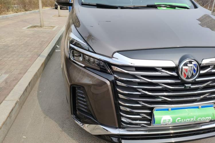 Used Buick GL8 2023 Facelifted Land Cruiser Executive Luxury Version