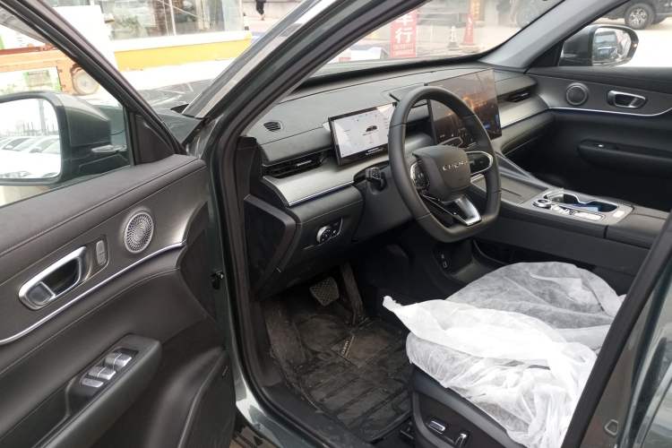 Used Chery Tiggo 8 PLUS C-DM 2025 1.5T 116 km Luxury Version 5 Seats
