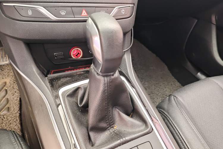 Used Peugeot 408 2014 1.8L Automatic Luxury Edition Gear Lever
