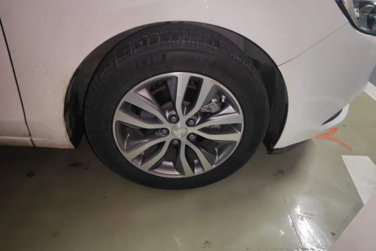Used Buick GT 2021 Revised Version 1.3T Automatic Mild Hybrid Elite Edition Right Front Wheel Hub