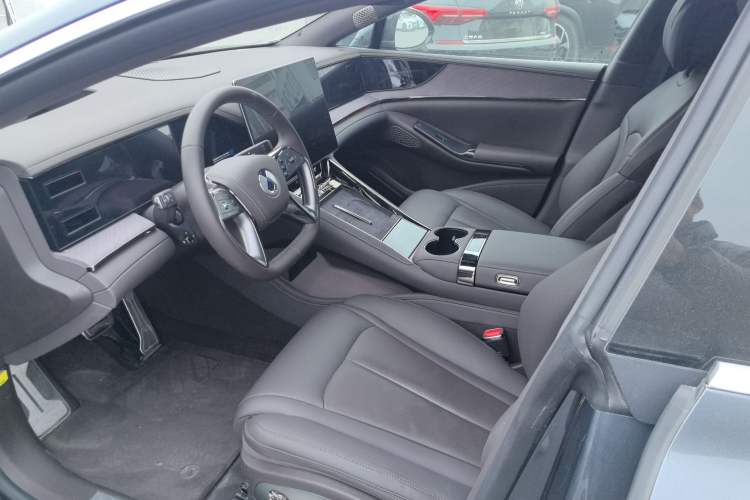 Used Denza Z9 2024 1100 km Four-Wheel Drive Max Version
